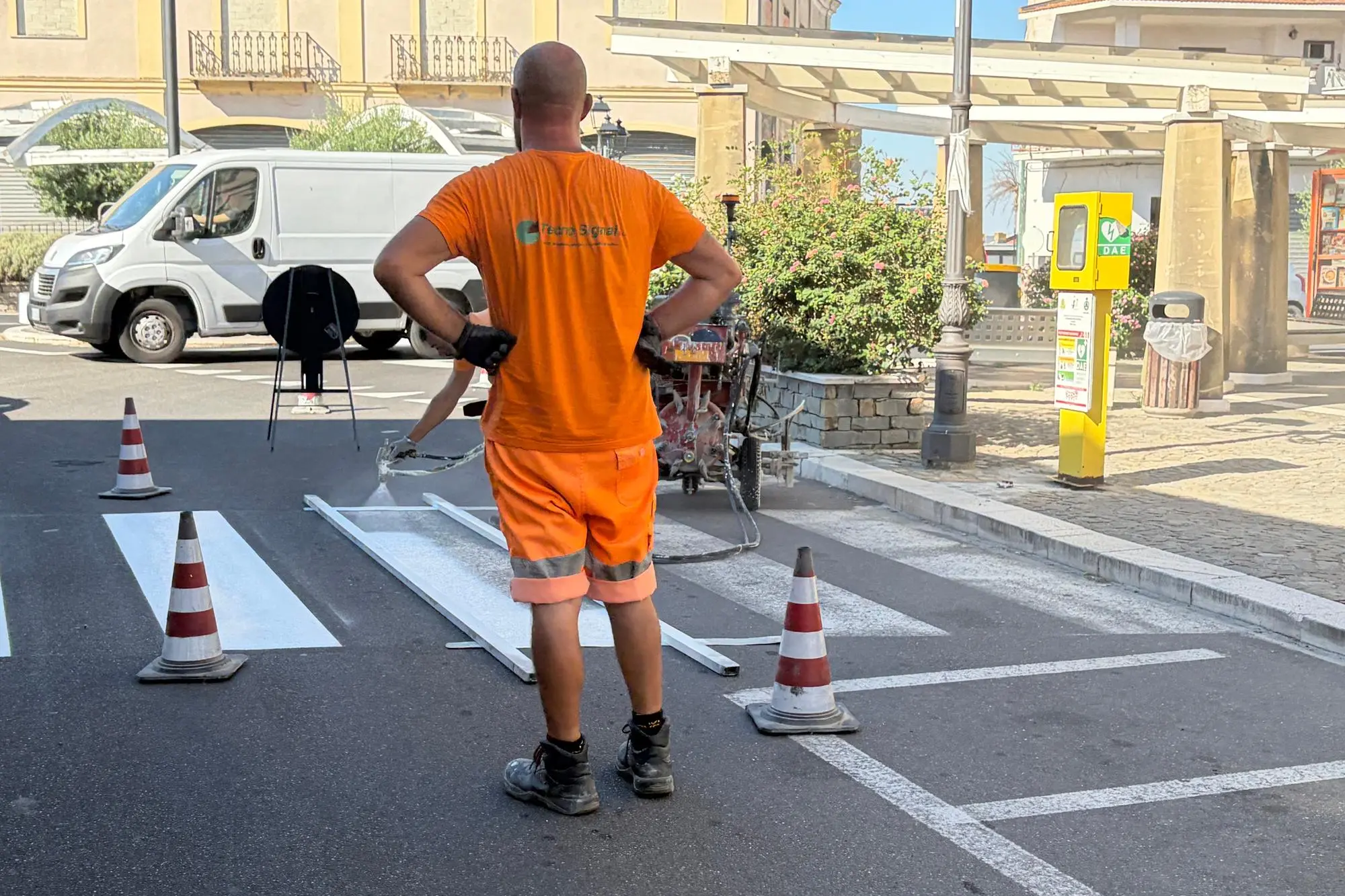 Lavori vicino alla piazza di chiesa (foto Sirigu)