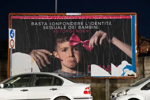 Il manifesto contestato (foto L'Unione Sarda - Anedda Endrich)