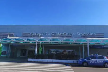 奥尔比亚机场 (Ansa)