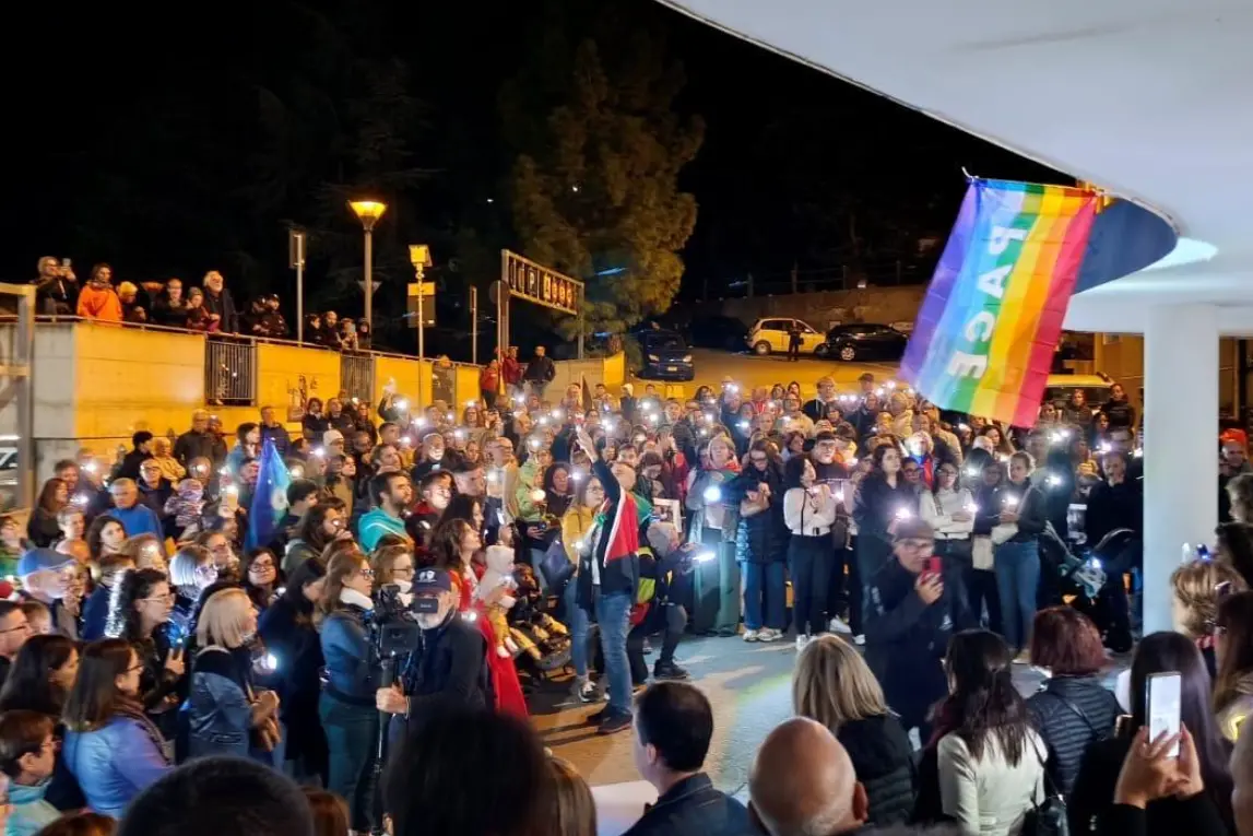 Flash mob per Gaza all'ospedale di Lanusei (Paola Cama)