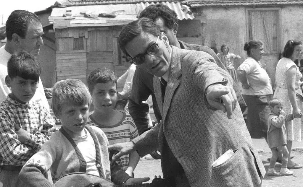 Durante le riprese di Accattone (1960)
