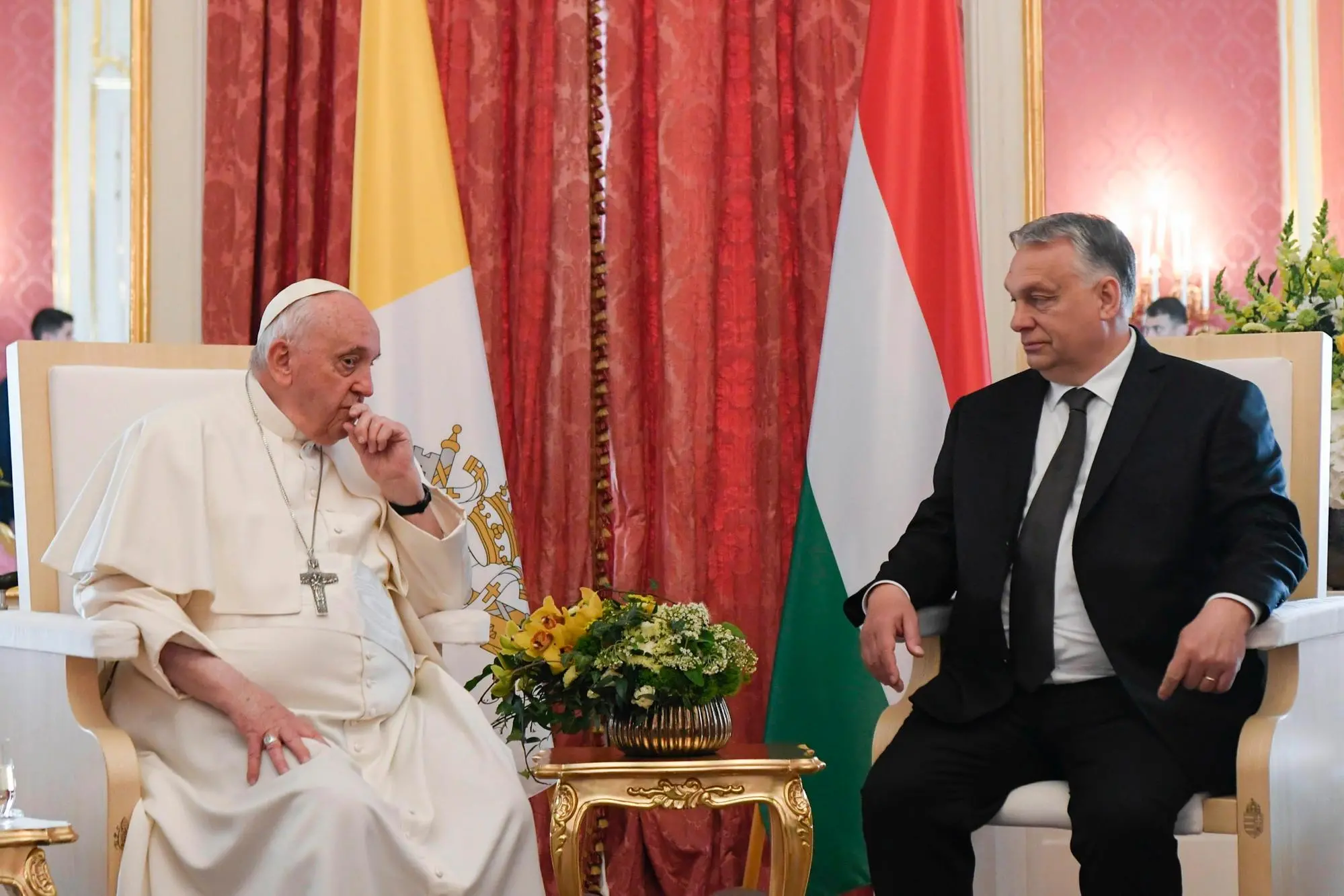 Il Papa con Orban (Ansa)