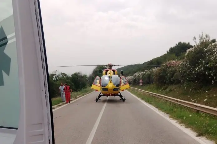 L'elisoccorso sul luogo dell'incidente (foto Pala)