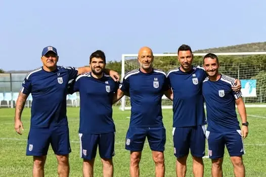 Lo staff tecnico della Torres (foto Torres)