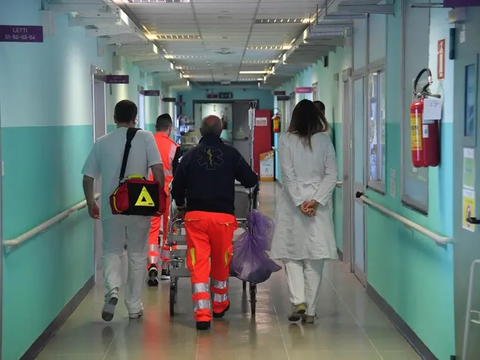 Medici e operatori sanitari in corsia