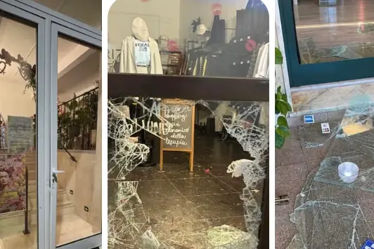 Le vetrine frantumate dei negozi (foto Pala)
