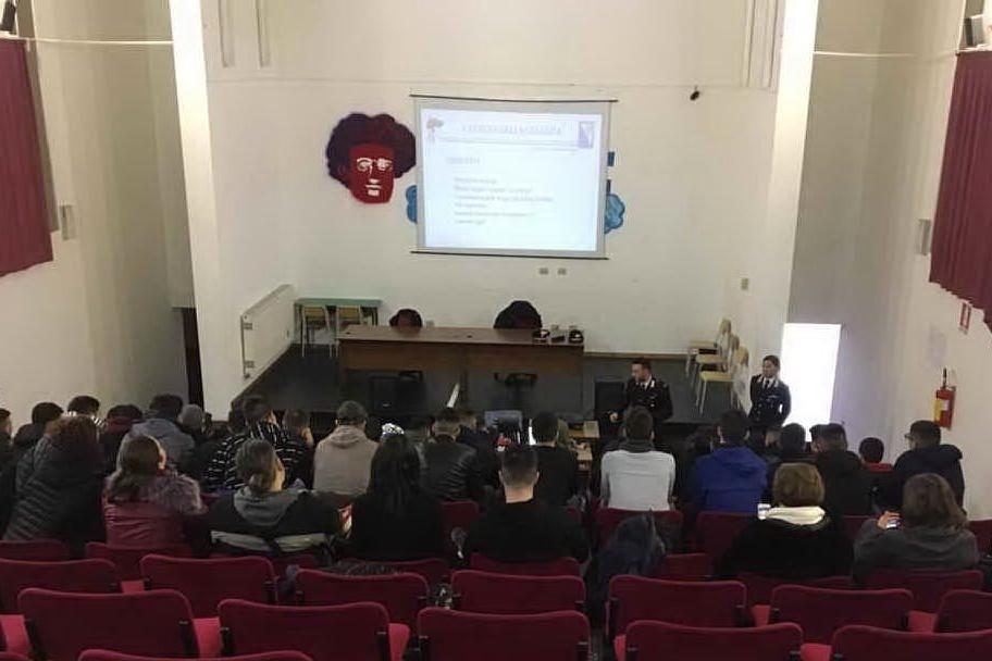 Lezione di legalità con i carabinieri per gli alunni delle industriali di Ales