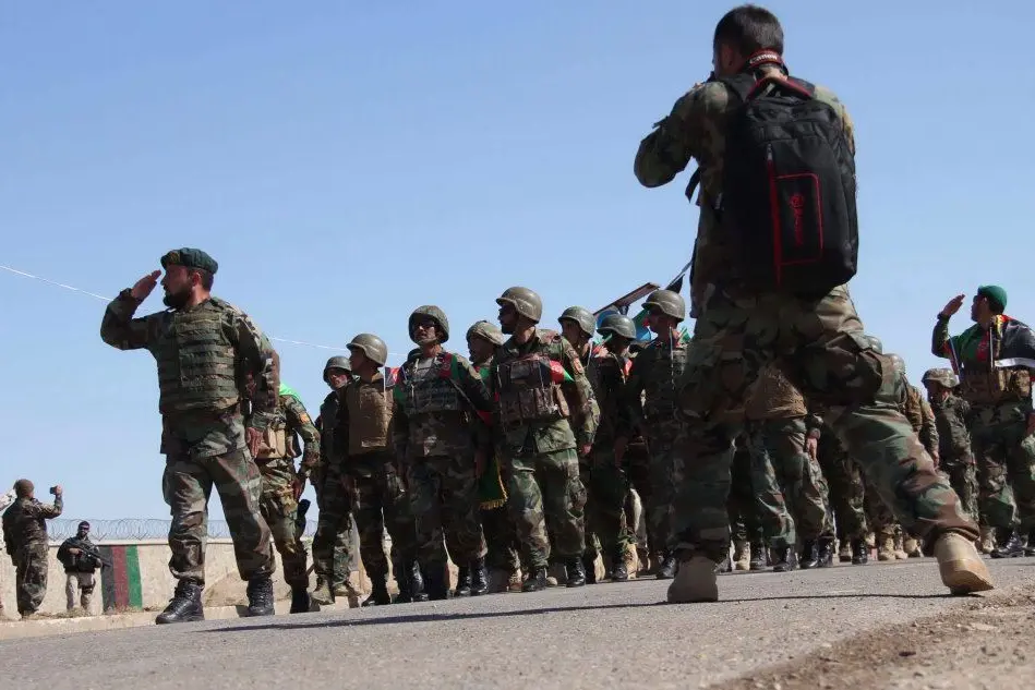Militari dell'esercito afgano (Ansa)
