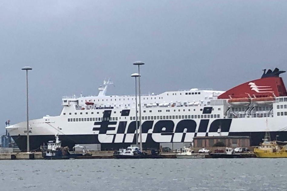 Cargo contro nave passeggeriCagliari, tragedia sfiorata al porto