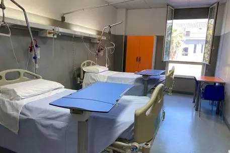 Nuovo reparto Covid all'ospedale Santissima Trinità Cagliari (Ansa)