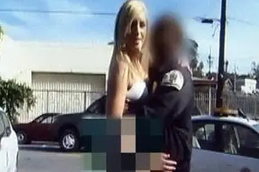 Un'immagine del film porno girato dagli agenti a Los Angeles