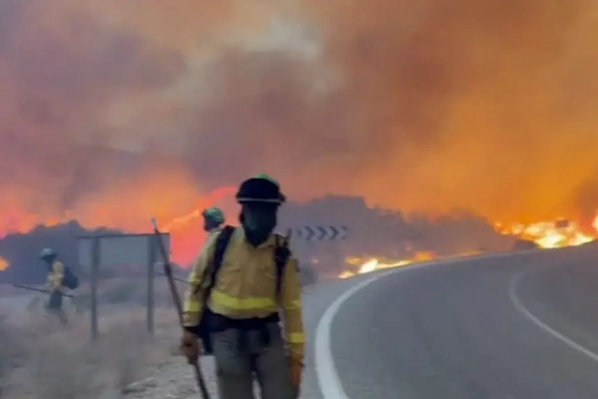 Spagna, devastante incendio boschivo in Andalusia: almeno 12 morti