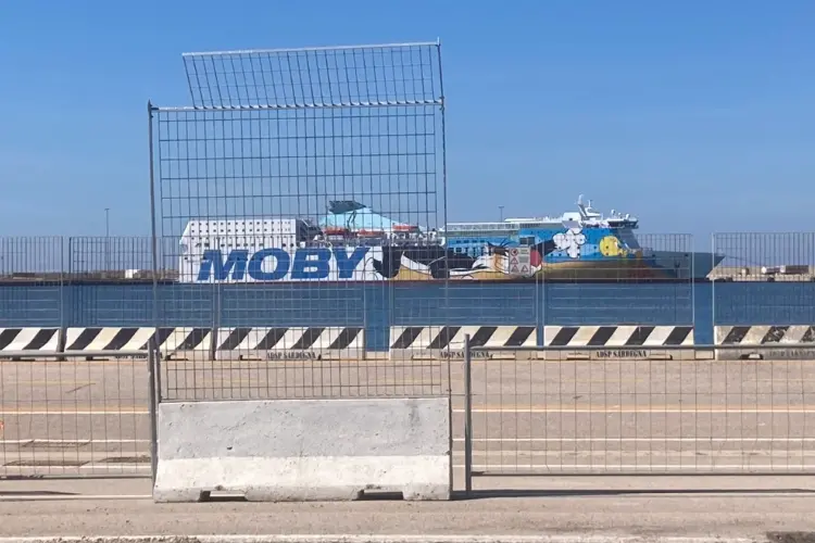 Moby Wonder a Porto Torres (foto Pala)