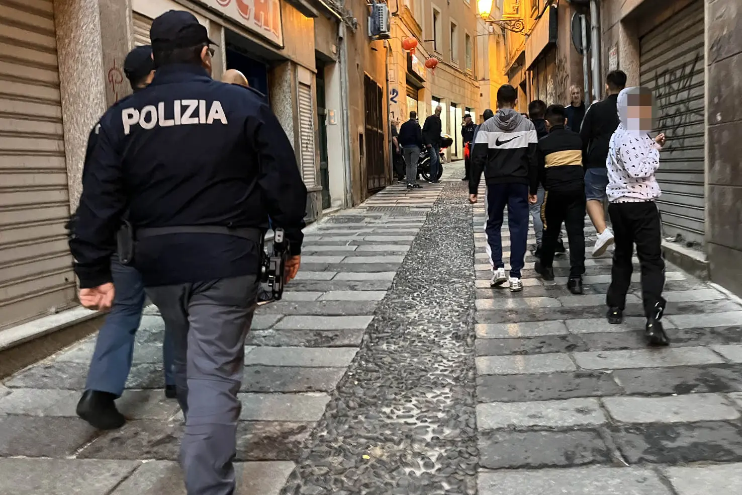 uno degli utimi controllo del centro storico della Polizia di Stato con Carabinieri e Polizia Municipale - Sassari - foto Calvi 04.05.2024