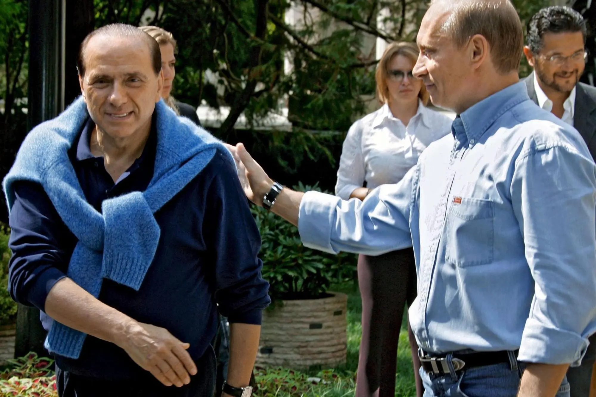 Berlusconi e Putin in una foto d'archivio (Ansa)