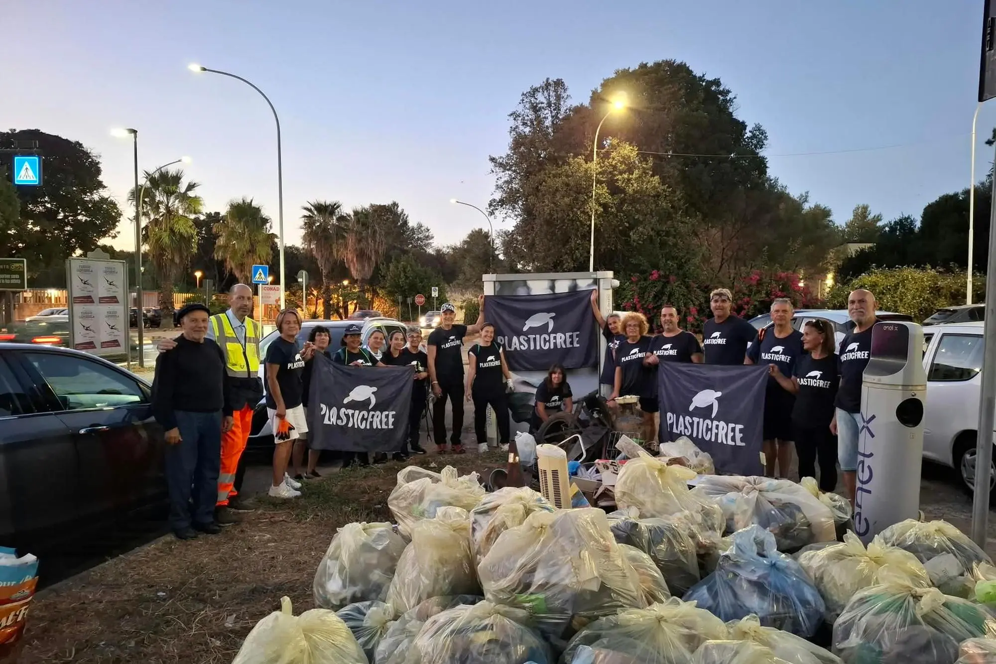 I volontari di Plastic Free nell'ultima iniziativa