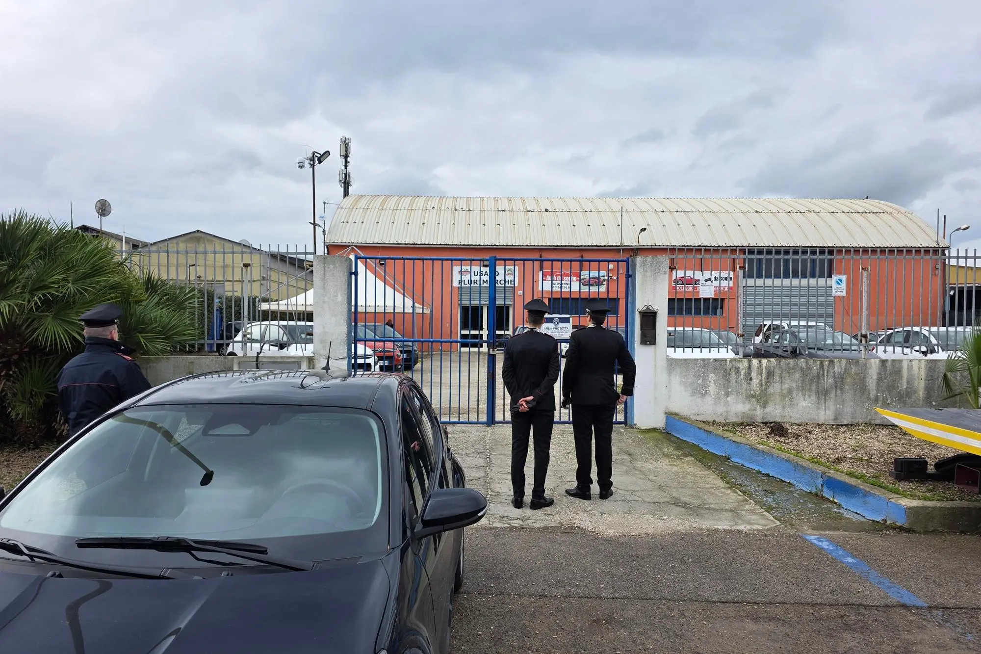 Intervento dei carabinieri nella concessionaria di Predda Niedda