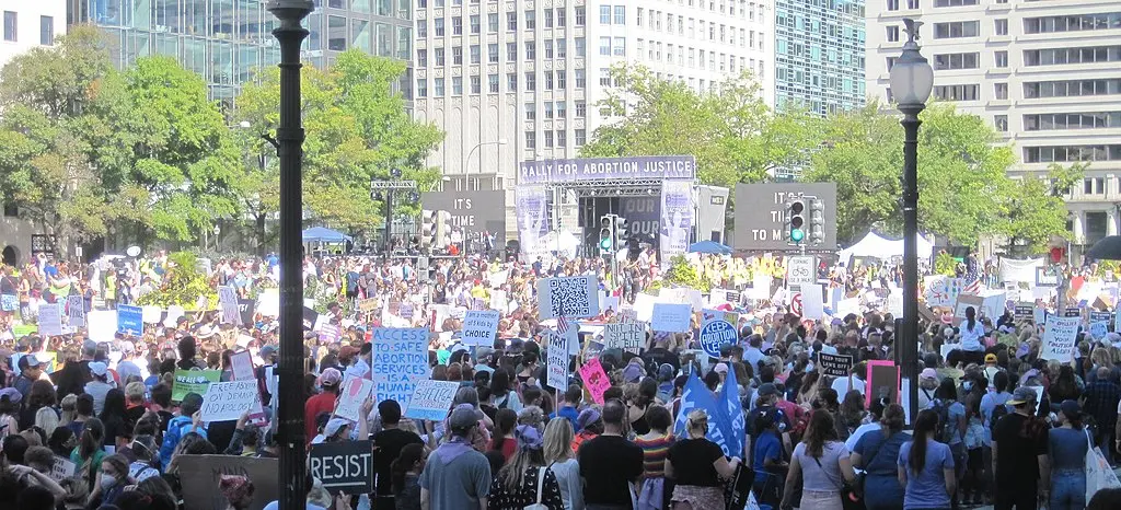 La marcia delle donne del 2021 a Washington per la difesa del diritto di abortire (foto da Wikipedia)