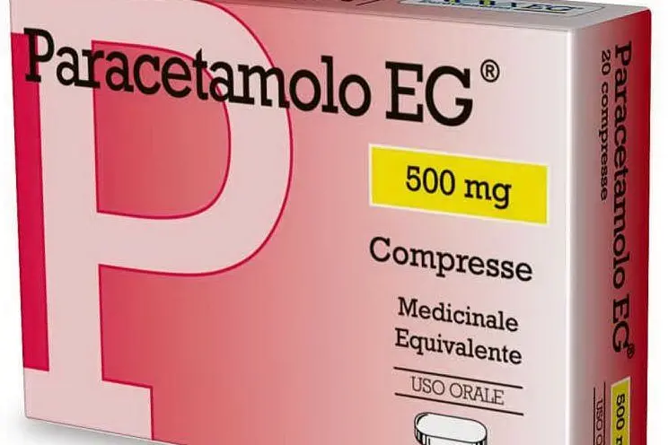 Una confezione di Paracetamolo EG