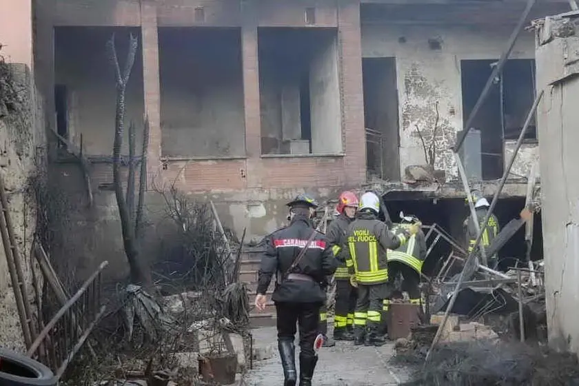 L'abitazione devastata dalle fiamme (L'Unione Sarda - Pintori
