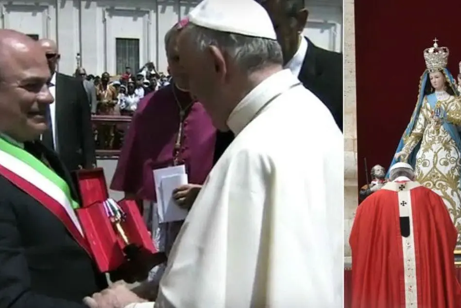Il Papa riceve il Candeliere d'oro dal sindaco di Sassari; a destra il simulacro della Beata Vergine del Buon Cammino