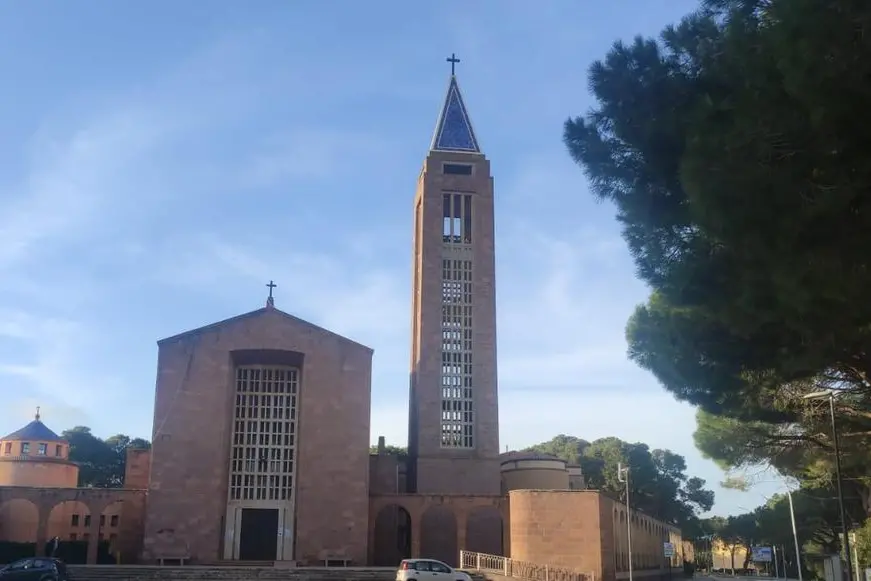 Il campanile di Fertilia (L'Unione Sarda - Tellini)