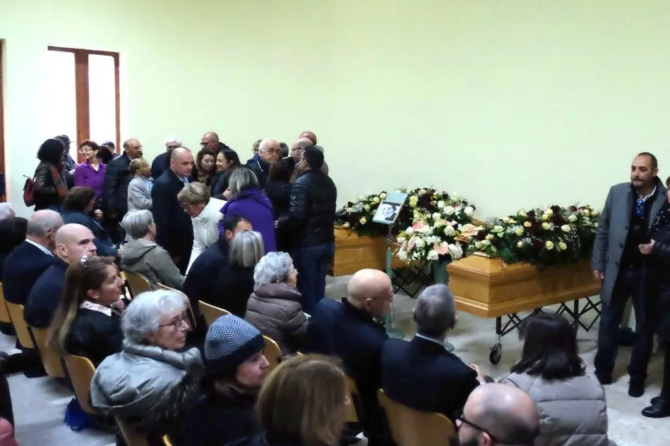 I funerali (foto L'Unione Sarda - Ungari)