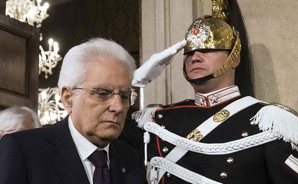 Sergio Mattarella: prima ha \"negato\" la formazione del Governo M5s-Lega poi ha conferito l'incarico a Carlo Cottarelli
