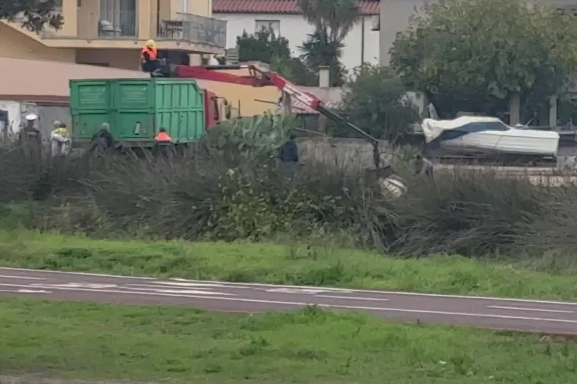 Olbia, rimozione natanti abusivi dalle banchine di Sacra Famiglia