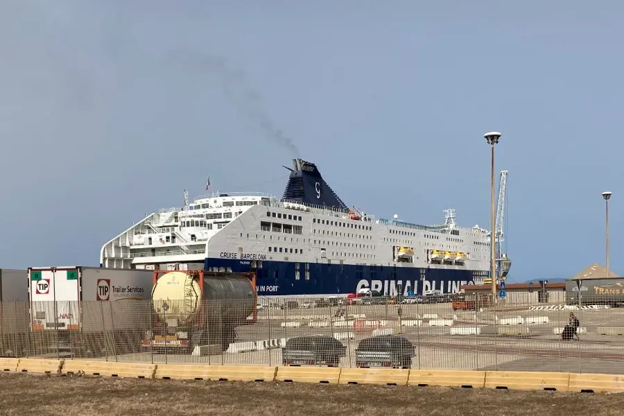 Grimaldi Lines a Porto Torres (foto Pala)