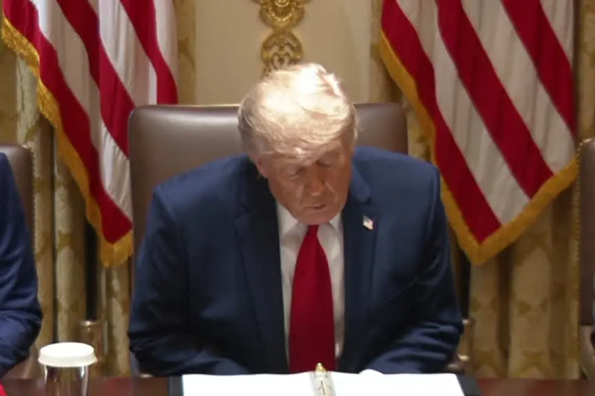 Iran, Trump: "Non siamo ancora soddisfatti dell'accordo"
