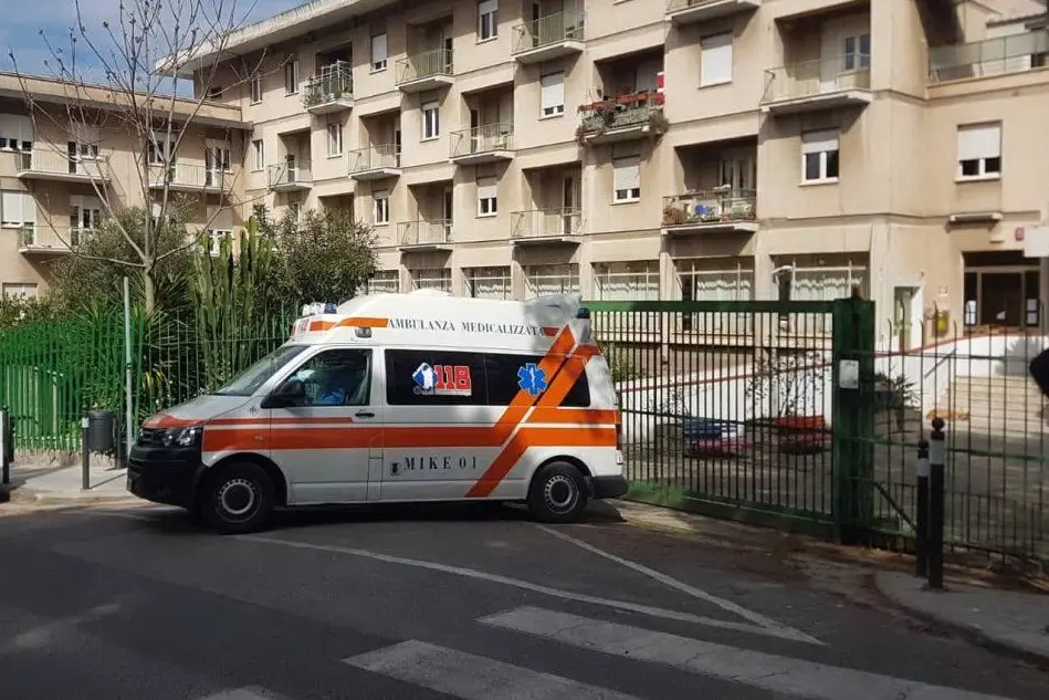 Un'ambulanza a Casa Serena (Foto G.L.Deidda)