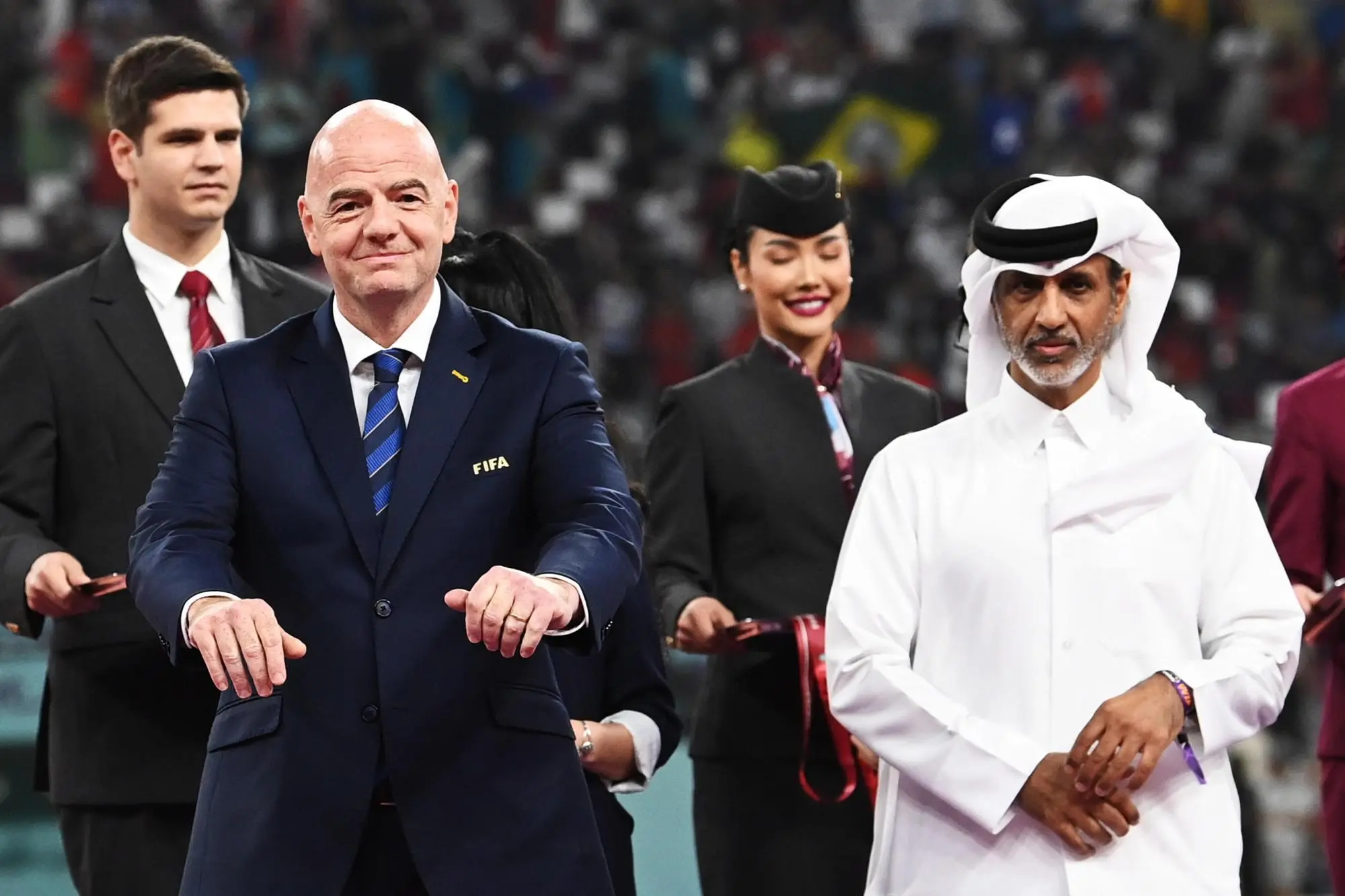 Il presidente della Fifa Gianni Infantino con quello della Federcalcio del Qatar, Hamad bin Khalifa bin Ahmed al-Thani (Ansa)