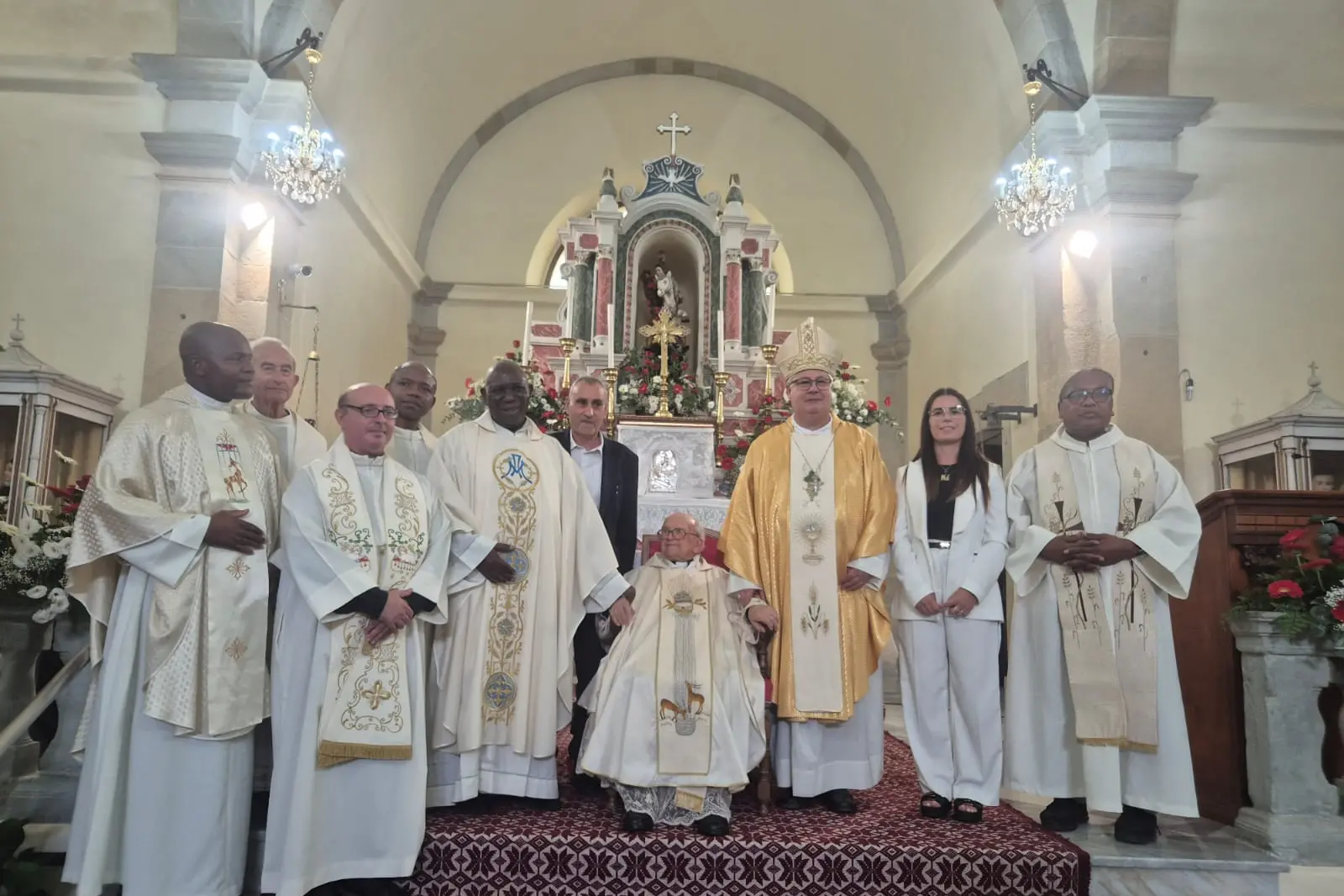 Un momento della celebrazione per i 103 anni di Don Modesto Floris (foto concessa)