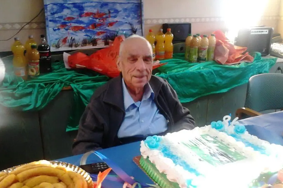 Mario Congia alla festa del suo compleanno, qualche anno fa (foto Cinzia Simbula)