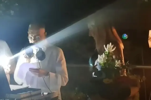 Il discorso durante la festa (fermo immagine)
