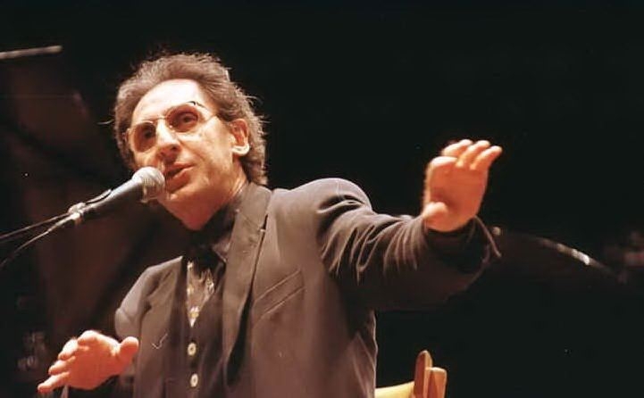 Il cantautore siciliano è anche musicista, compositore e regista (Archivio L'Unione Sarda)