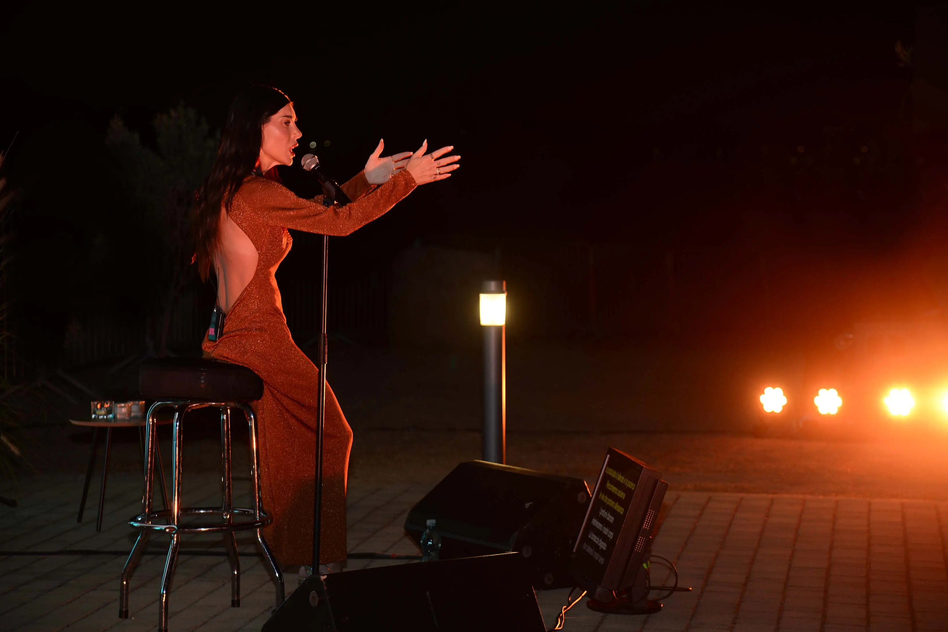 Olbia, Bianca Atzei canta nel cimitero di Su Lizzu