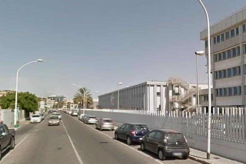 Cagliari: rapito dai banditi armati, fugge lanciandosi dall'auto in corsa