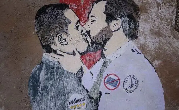 Il bacio Salvini-Di Maio