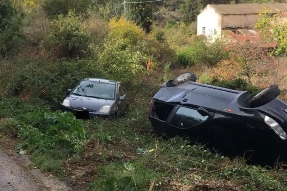 Le auto finite fuori strada
