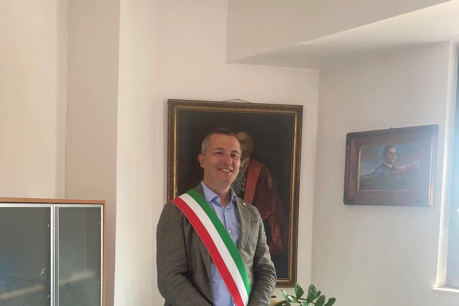 Marcello Ladu, neo sindaco con la fascia tricolore (foto Melis)