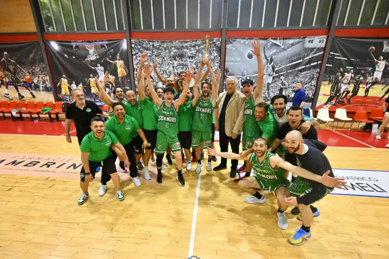 Sennori festeggia il titolo regionale (foto Chiaramida)