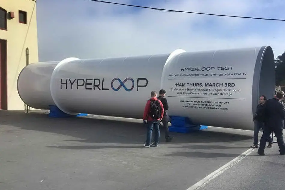 Uno dei tubi del progetto Hyperloop