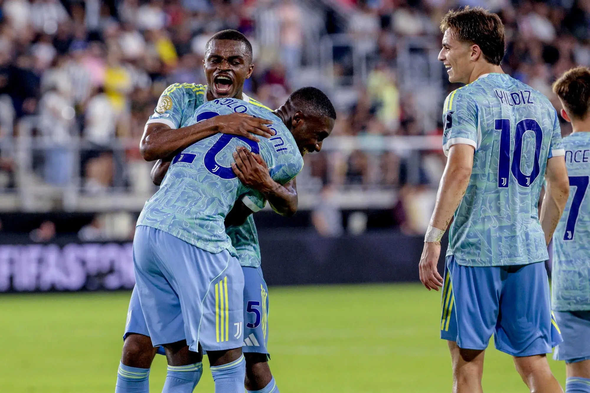 epa12184620 Randal Kolo Muani (2-L) of Juventus celebrates with his teammates after scoring during the FIFA Club World Cup 2025 match between Al Ain and Juventus in Washington, DC, USA, 18 June 2025. EPA/SHAWN THEW