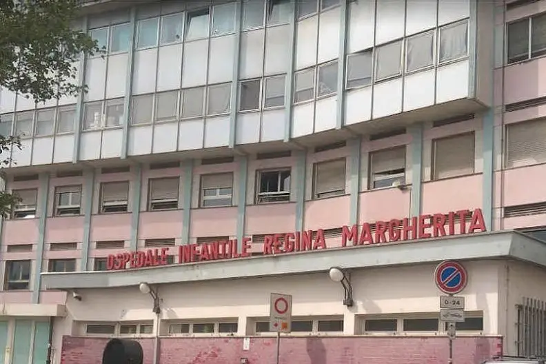La piccola è morta prima di giungere all'ospedale Regina Margherita (foto Google Maps)