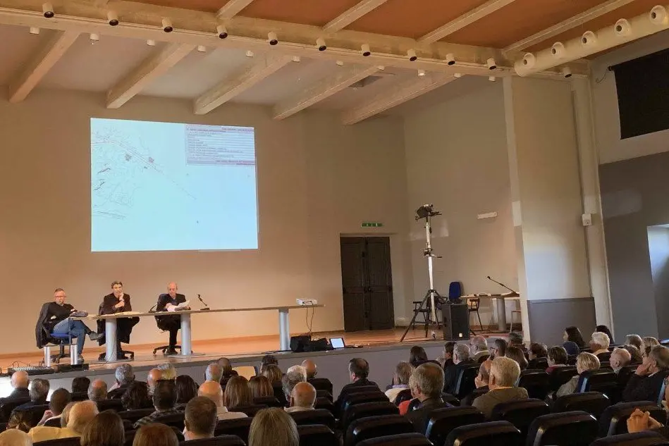 L'incontro al centro polivalente (L'Unione Sarda - Pinna)