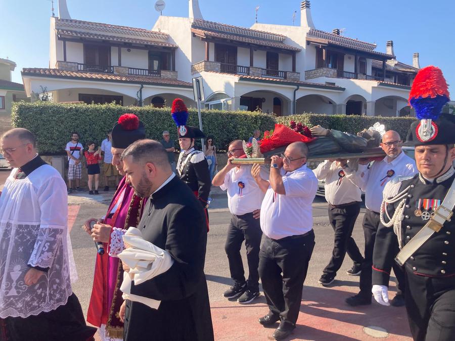 Processione dei Martiri Turritani: i simulacri esposti nella piazza Corazzata Roma