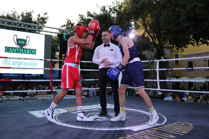 Incontro di boxe a Porto Torres (foto Pala)