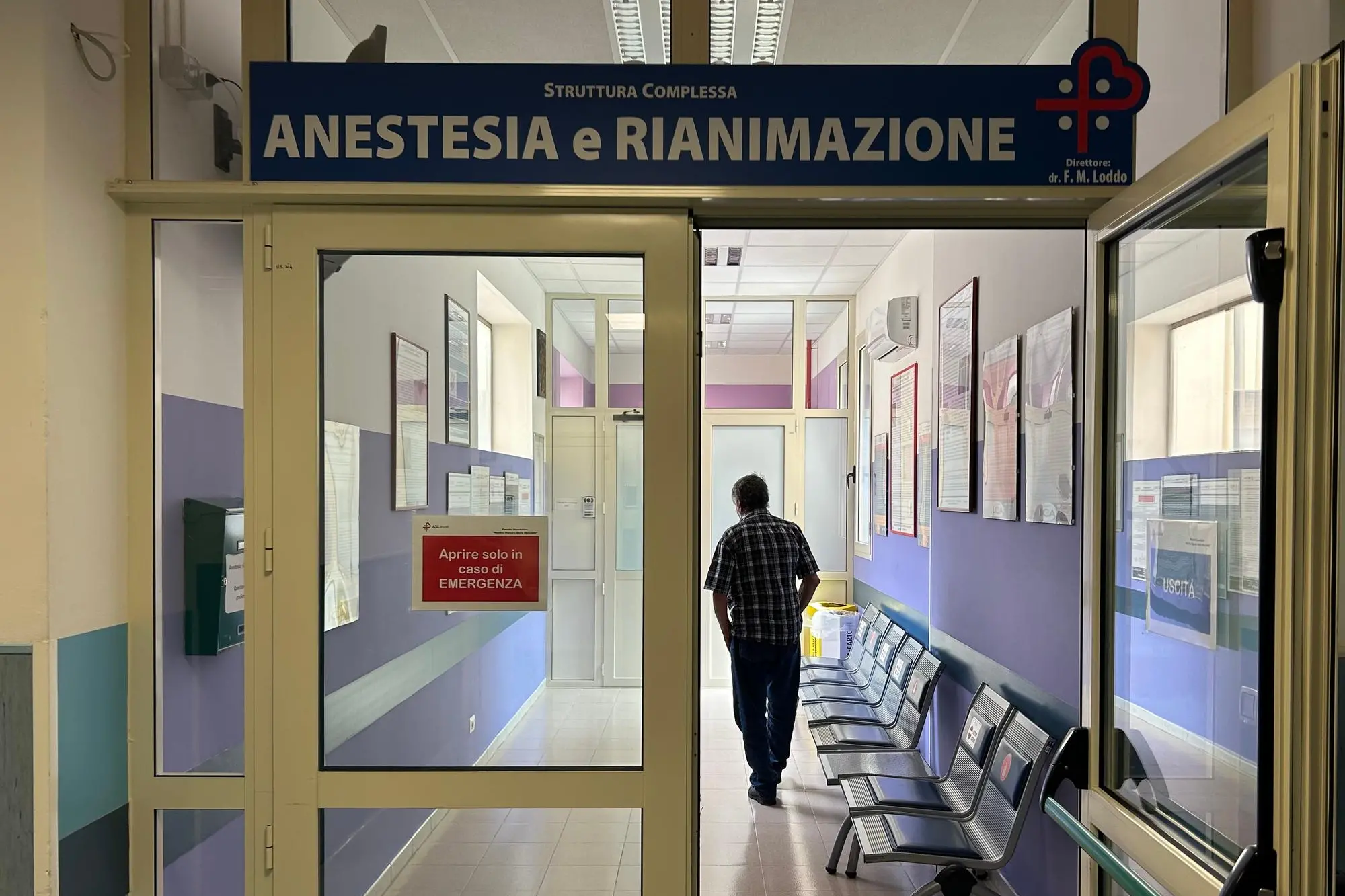 L’ingresso del reparto di Rianimazione dell’ospedale di Lanusei (Archivio)